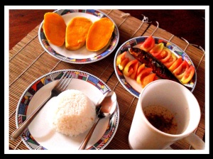 A simple breakfast which I prepared--a cup of rice, my favorite Tinapa with tomatoes, a mug of Cappuccino and sweet mangoes.